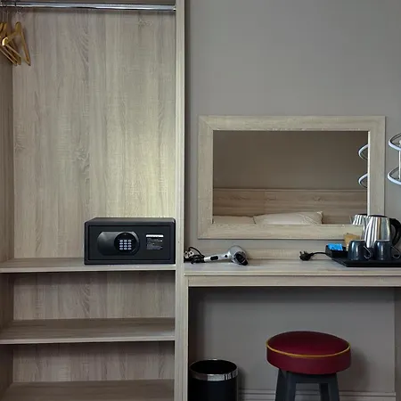 Mccloskeys Residences *