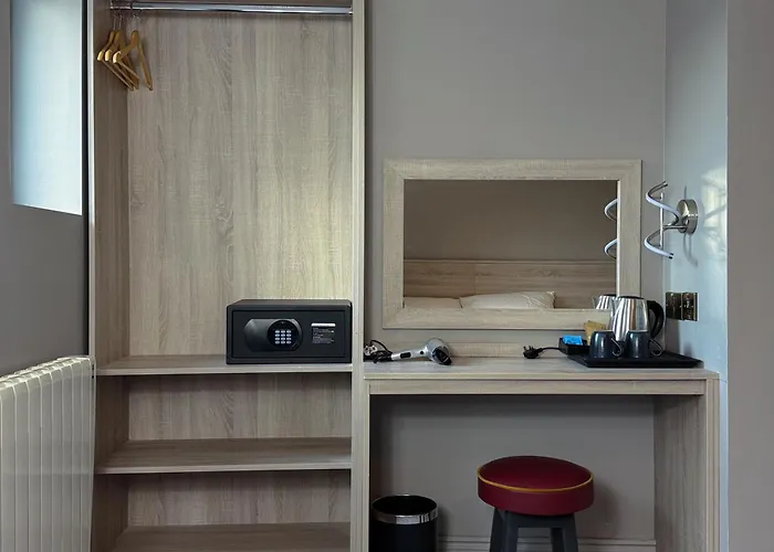 Mccloskeys Residences *